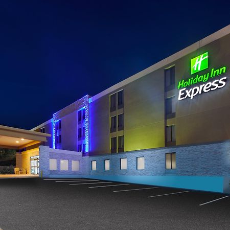 Holiday Inn Express Fairfax-Arlington Boulevard By Ihg Bagian luar foto