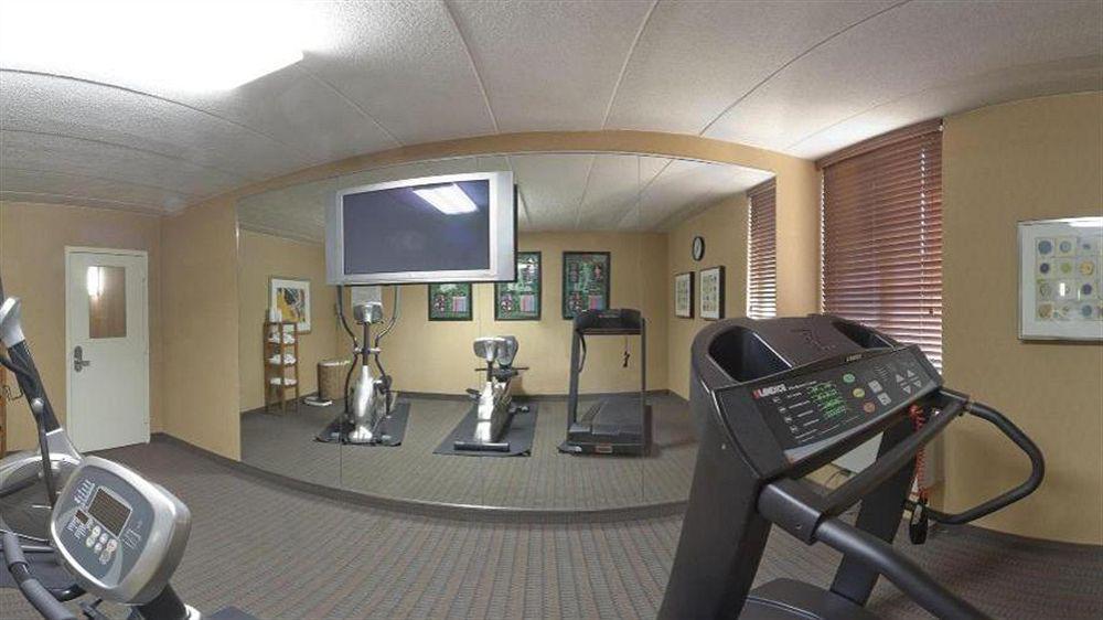 Holiday Inn Express Fairfax-Arlington Boulevard By Ihg Bagian luar foto