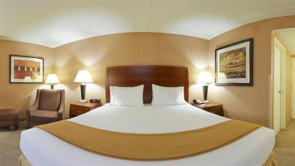 Holiday Inn Express Fairfax-Arlington Boulevard By Ihg Bagian luar foto