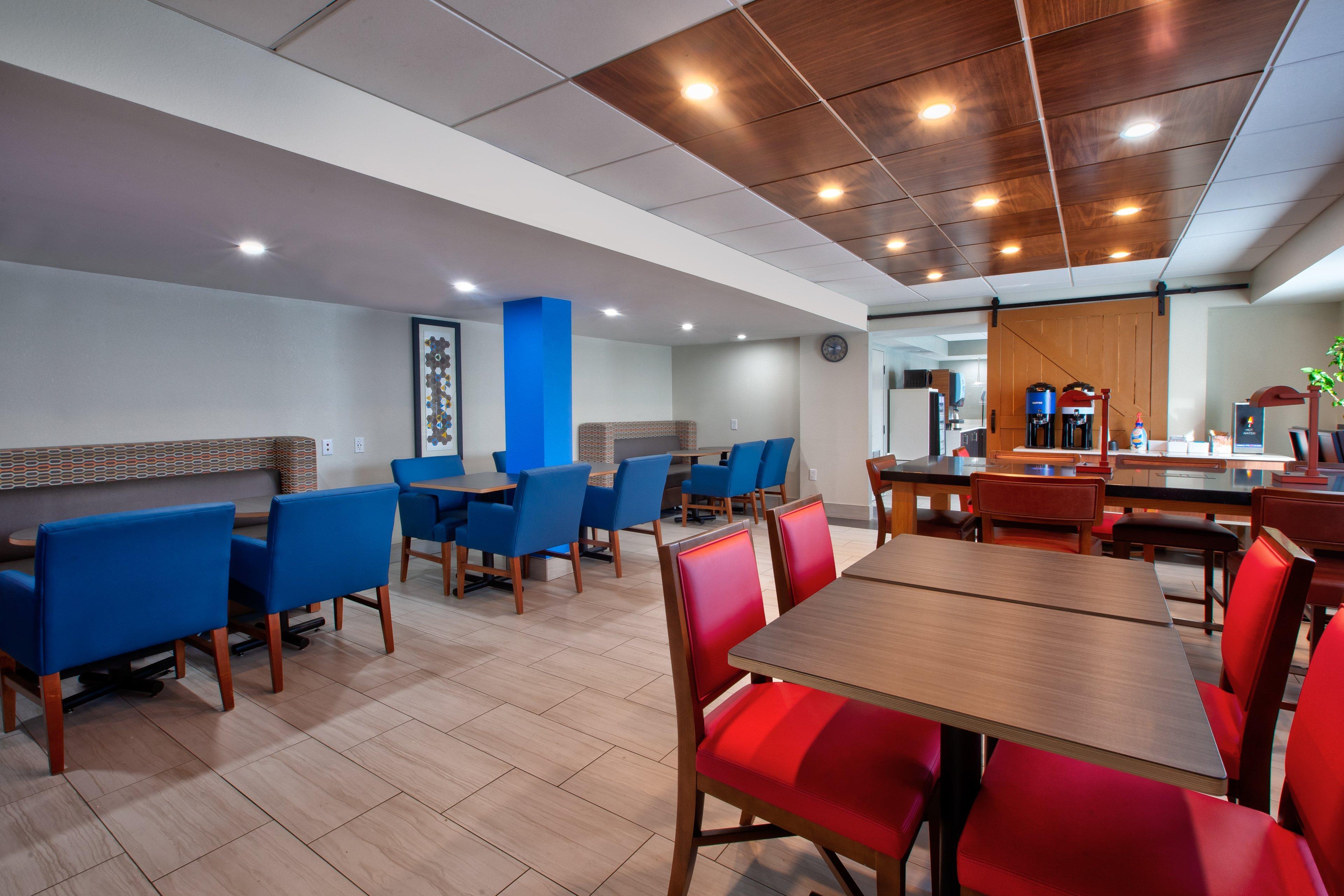Holiday Inn Express Fairfax-Arlington Boulevard By Ihg Bagian luar foto