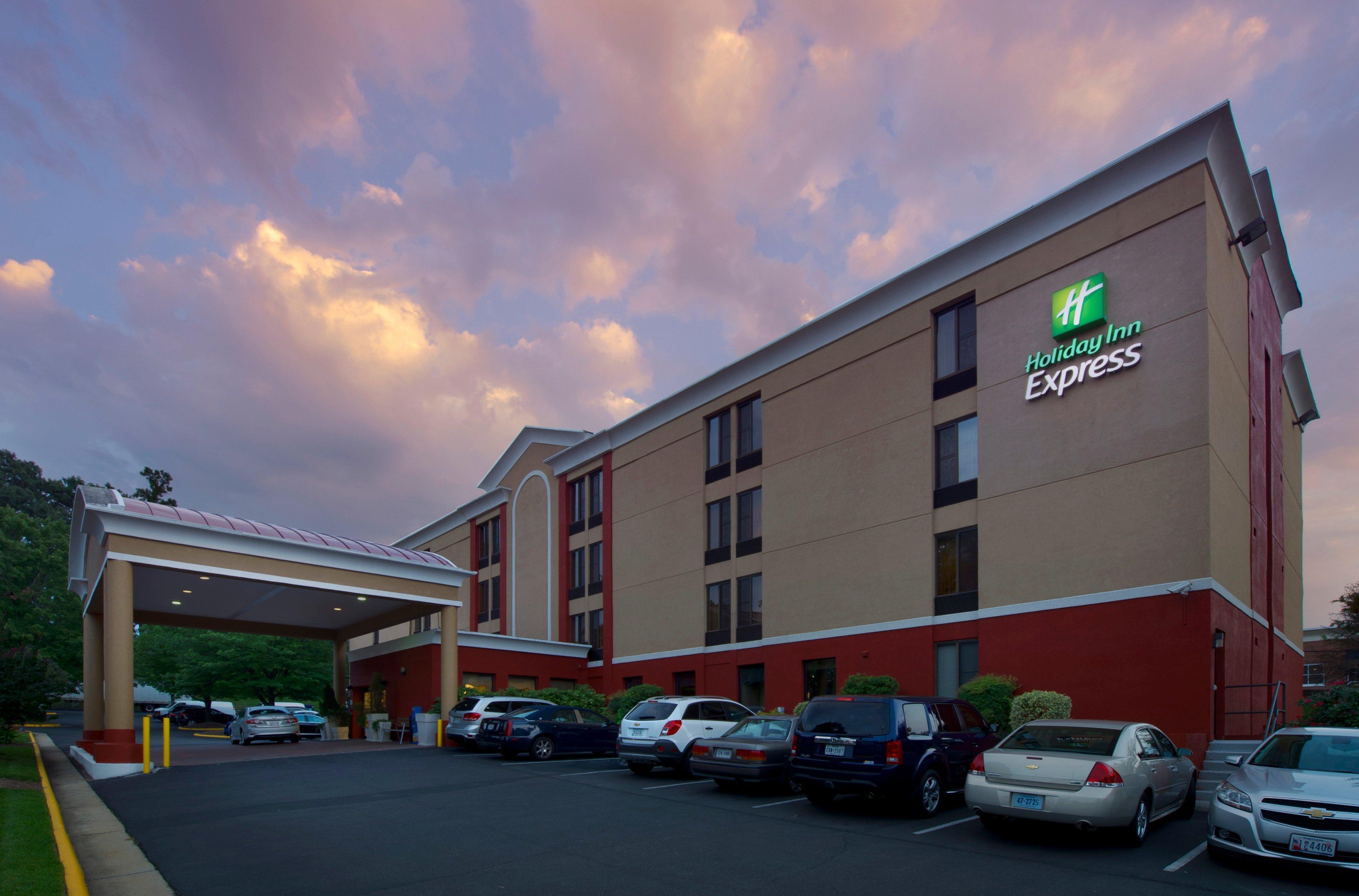 Holiday Inn Express Fairfax-Arlington Boulevard By Ihg Bagian luar foto